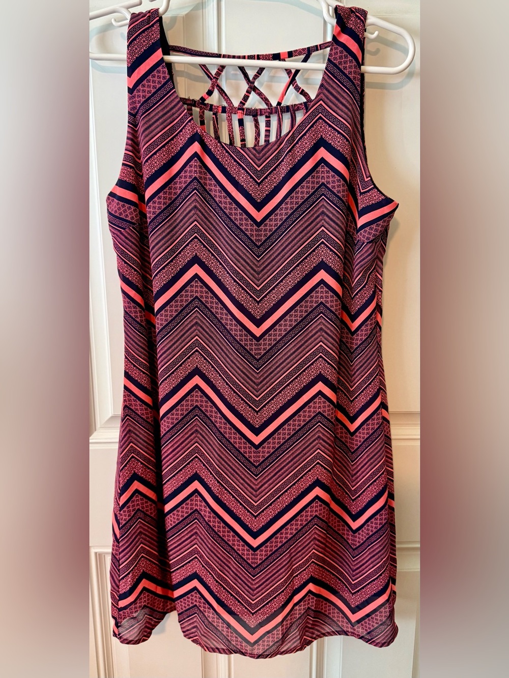 Sleeveless Chevron Print Shift Dress in Navy and Coral Pink